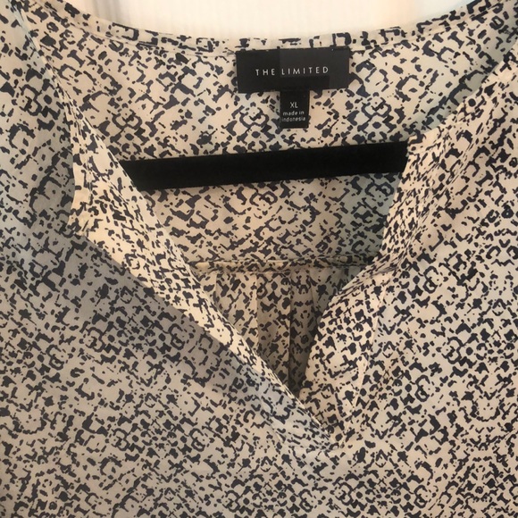 Spotted split neck shirt - Picture 3 of 7